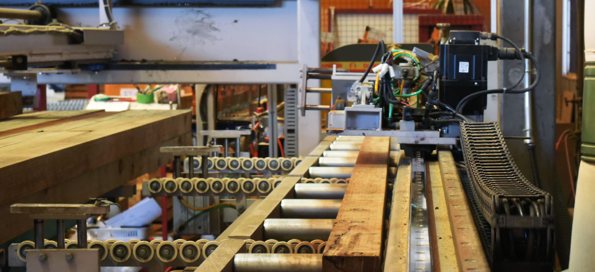 ホームセンター向け（ウッドデッキDIYなど）に向けた防腐木材も製造