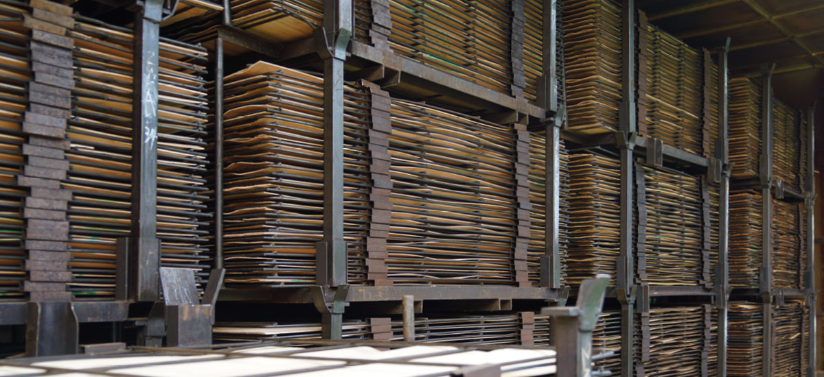 腐れ、反り、割れを抑えたウッドデッキ材を製造