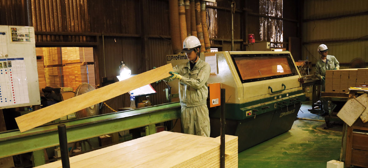 検査合格した高耐候性木材を製造・取扱い