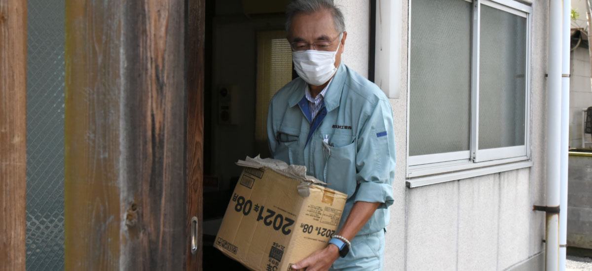 災害時には被災地へ水などの物資支援も行う