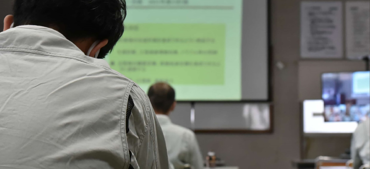 市場や製品が異なる部署の営業活動を勉強会で共有する