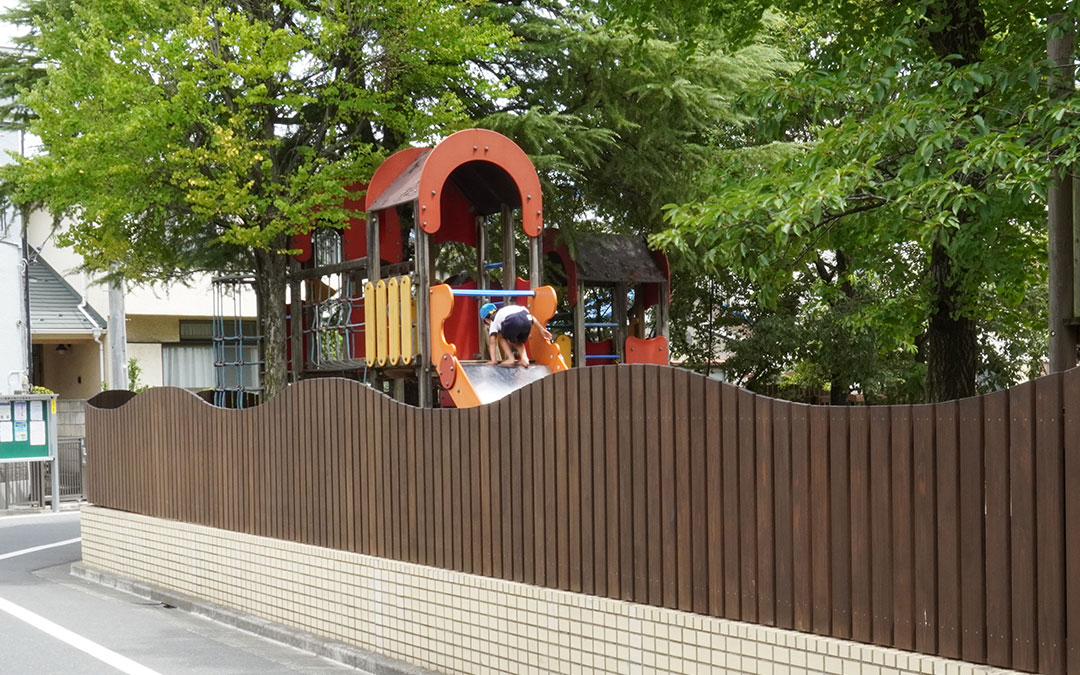 木の街並み創出事業を活用した東京都葛飾区の保育園でのウッドフェンス事例