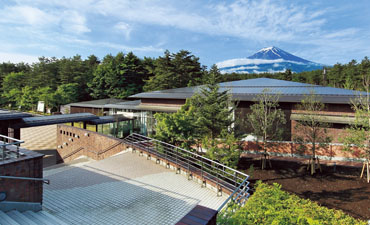 公共施設のサーモウッド外装ルーバー