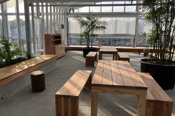 みとろの丘（みとろフルーツパーク）＜ウッドデッキ・ベンチ：コシイ・スーパーサーモ＞