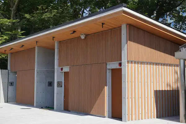 都立代々木公園　陸上競技場＜軒天、外装ルーバー：コシイ・スーパーサーモ＞