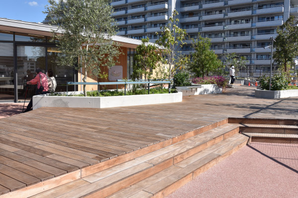 神戸市立垂水図書館＜ウッドデッキ：マクセラムPL＞