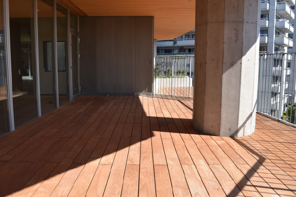 神戸市立垂水図書館＜ウッドデッキ：マクセラムPL＞